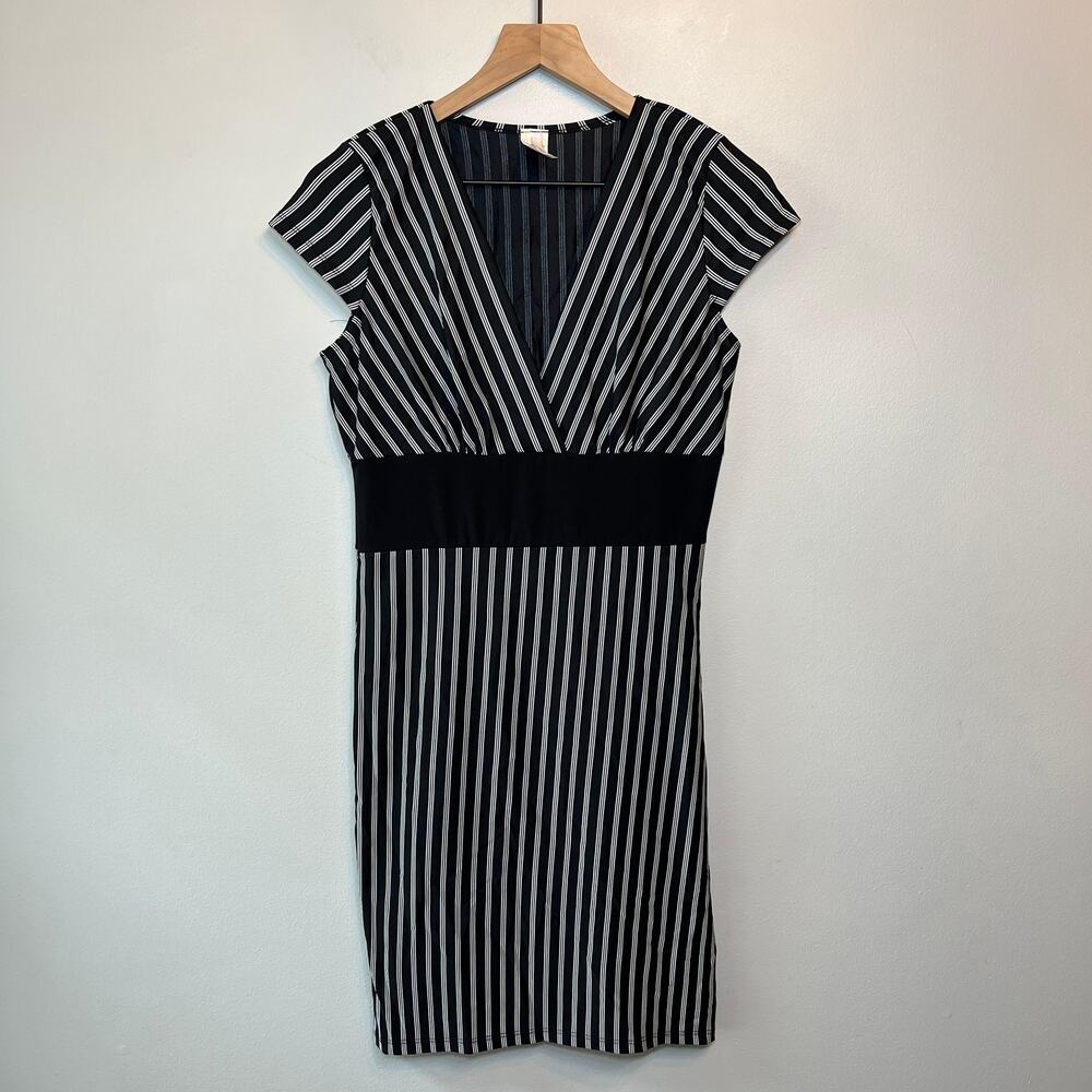 Glory Women's Striped V-neck Stretch Midi Dress Black White Size Medium